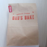 DAD'S BAKE - 紙袋に入れてくれます。