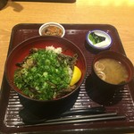 宮崎地鶏炭火焼 車 - せせりネギ塩丼、1,000円