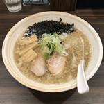 麺や 玄鳥 - 背脂煮干し醤油ラーメン、850円です。