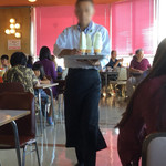 マルカンビル大食堂 - マルカンビル大食堂にもギャルソンがいます。