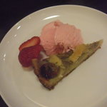 コルテロ - バナナのタルト　桜アイス添え