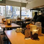 新橋　岡むら屋 - 店内の様子。