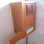 喫茶 ノラネコ - 手洗い場の手拭き紙&ダストボックス