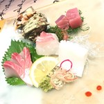 Uminomieru Kaunta-Zushi Sushiyatai - 