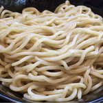 煮干し中華そば・つけ麺 海猫 - 全粒粉、国産小麦粉、タピオカ澱粉で作られた極太麺