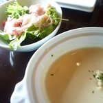 パスタランチ1500円　サラダとスープ