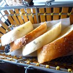 お替わりOKの自家製パン