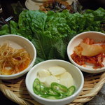 韓国創作料理 あぼじ - サムギョプサルの葉もの・薬味