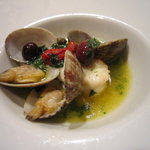 バカリ ダ ポルタ ポルテーゼ - 静岡産のすずき、三重県産の浅利。オリーブ。