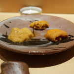 鮨 さいとう - 愛媛の赤雲丹、余市の馬糞、むらさき