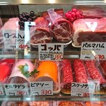 タンネンバウム - ハムやサラミと種類豊富よ