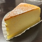菓子工房グリューネベルク - 焼きチーズスフレ♡