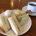 トゥルーハートカフェ - ブレンドコーヒー380円とハムトーストのモーニング