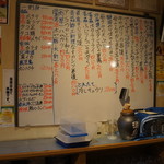 なら屋 - 内装（カウンターからメニュー）