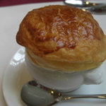 クラムチャウダーのパイ包み焼き