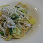 エフェ 宝塚 - 釜揚げシラス、春キャベツ、菜の花のアーリオ・オーリオ