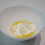 カンテサンス - 塩とオリーブオイルが主役山羊の乳のババロア