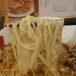 正月屋分店 支那そば やまき - 麺。リフト(^-^)/
      