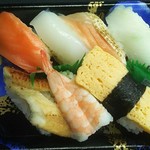 ディオ - にぎり寿司7貫 税抜276円 ※開封すると…(2017.09.03)