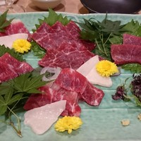 馬春楼 北新地総本店 - 桜刺身の盛り合わせ