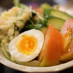 焼肉赤門 - サラダ380円　モリモリ！