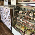 ジンベイ - 店内待合席ございます。