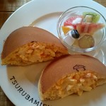 ホットケーキ つるばみ舎 - 季節のフルーツ付。いちじく、ぶどう、バナナ、グレープフルーツ、キウイ、ブルーベリー、ナタデココ。