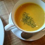 ホットケーキ つるばみ舎 - 今日のスープはかぼちゃのポタージュ。濃くて美味しい。