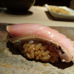 菊鮨 - ◆歯鰹・・身が厚く軽くあぶってありますので香ばしさがプラスされいい味わい。