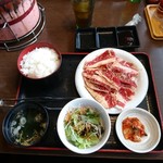 牛繁 - カルビ焼肉定食（肉２００グラム）