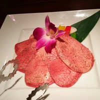游玄亭 ホテルニューオータニ大阪店 - たん。お花つき。きれいです。