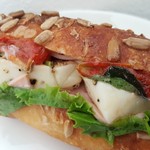 パンドール - 【2017.09】モッツァレラとイタリアンハムのサンド(280円+税)