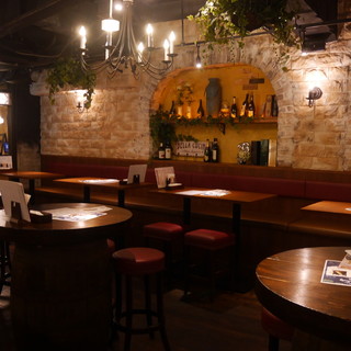 ◇ 70 seats in total ◇ A hideaway-style wine bar with a calm and adult atmosphere