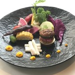 SOUL DRESSING - 前菜は彩り野菜をバーニャカウダソースで、