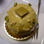 アヴランシュ・ゲネー - ピスタチオに中はベリー系