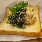 トリプル アール - 2マッシュサンド（レモンチキンタジン＆アンチョビエッグ）