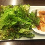 お替りし放題野菜とキムチ