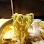 一途 - 麺は中太ちぢれ麺