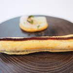 プレヴナンス - ランチコース 6500円 の鶏レバームースのエクレア ドライフルーツのコンフィチュール、チーズのサブレ ホタテのカルパッチョ 大葉のスプラット カボスの摺り下ろし