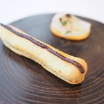 プレヴナンス - ランチコース 6500円 の鶏レバームースのエクレア ドライフルーツのコンフィチュール、チーズのサブレ ホタテのカルパッチョ 大葉のスプラット カボスの摺り下ろし