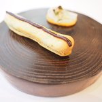 プレヴナンス - ランチコース 6500円 の鶏レバームースのエクレア ドライフルーツのコンフィチュール、チーズのサブレ ホタテのカルパッチョ 大葉のスプラット カボスの摺り下ろし