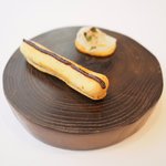 プレヴナンス - ランチコース 6500円 の鶏レバームースのエクレア ドライフルーツのコンフィチュール、チーズのサブレ ホタテのカルパッチョ 大葉のスプラット カボスの摺り下ろし