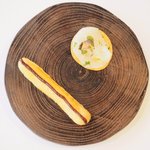 プレヴナンス - ランチコース 6500円 の鶏レバームースのエクレア ドライフルーツのコンフィチュール、チーズのサブレ ホタテのカルパッチョ 大葉のスプラット カボスの摺り下ろし