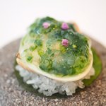 ランチコース 6500円 のハマグリ ハマグリのエキスと青さ海苔のゼリー 紫蘇の花