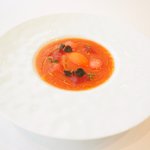 プレヴナンス - ランチコース 6500円 のトマトとスイカの冷たいガスパッチョ 赤パプリカのシャーベット オリーブオイル