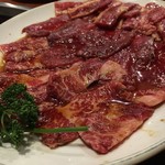 焼肉彩 - 手前からカルビ、ロース、ボリュームカルビ。やっぱりロースが好きだけど、カルビやボリュームカルビも無駄に脂こくはない！