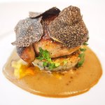 ランチコース 6500円 の鴨のフォアグラのポアレ 黒トリュフ入りお餅 オーストラリア産黒トリュフ 天然夏キノコ(ポルチーニ茸)