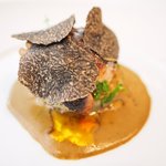 プレヴナンス - ランチコース 6500円 の鴨のフォアグラのポアレ 黒トリュフ入りお餅 オーストラリア産黒トリュフ 天然夏キノコ(ポルチーニ茸)