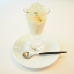 プレヴナンス - ランチコース 6500円 の透明のプリン ブラッドオレンジのコンフィチュール 木の芽のゼリー