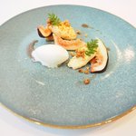 プレヴナンス - ランチコース 6500円 の無花果とゴルゴンゾーラチーズのタルト 牛乳のムース ヨーグルトのシャーベット メキシカンマリーゴールドの葉 ゴルゴンゾーラチーズのクランベ